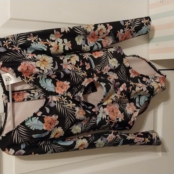 Kids Art. class Long Sleeved.bathing suit 10 to 12 large. - Picture 1 of 3